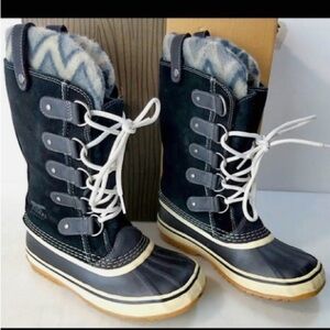 Sorel Joan of Arctic II Knit Waterproof boots size 6
